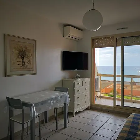 Joli +cabine Pour 4 Personnes.face - Proche Du Centre - Fr-1-803-74 * Le Lavandou